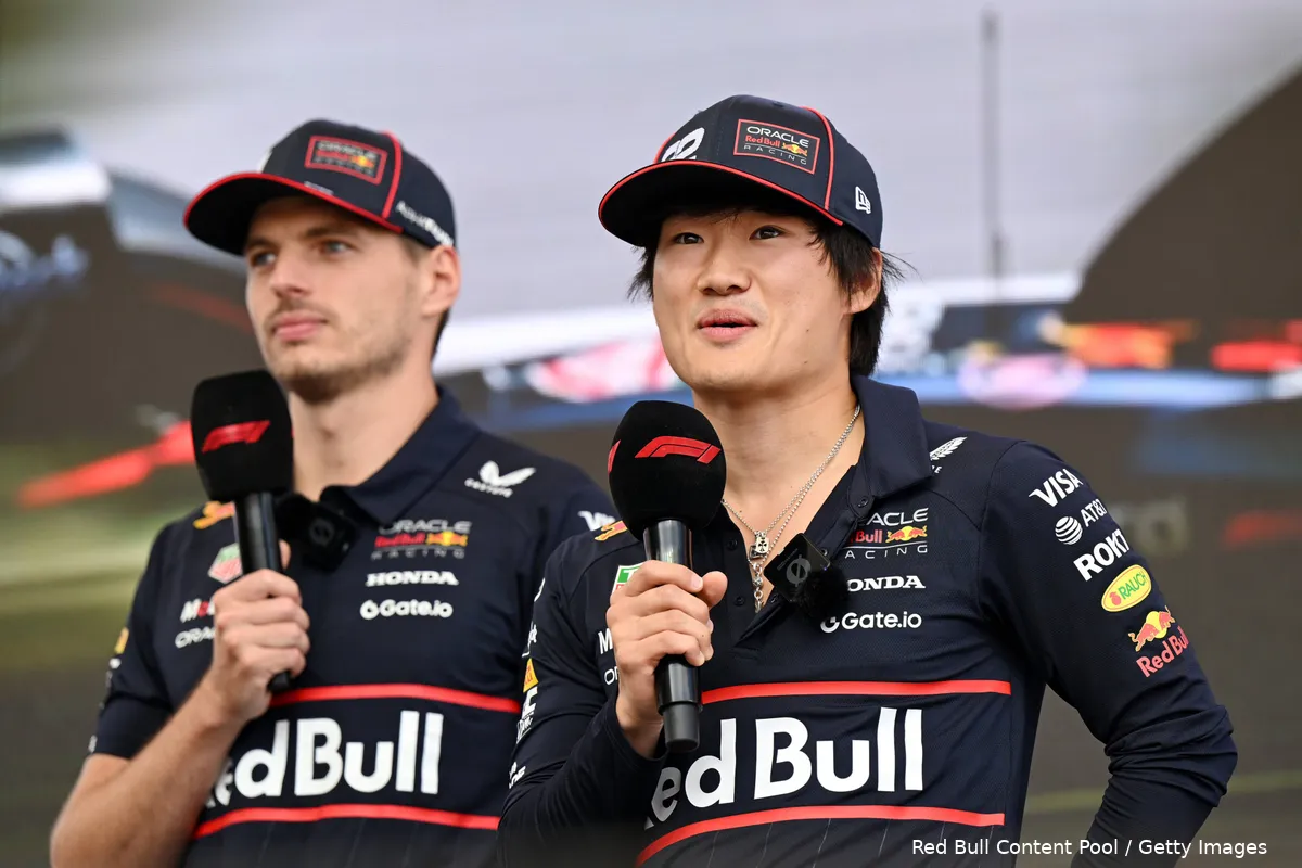 verstappen-tsunoda-red-bull-hongarije-zaterdag-2