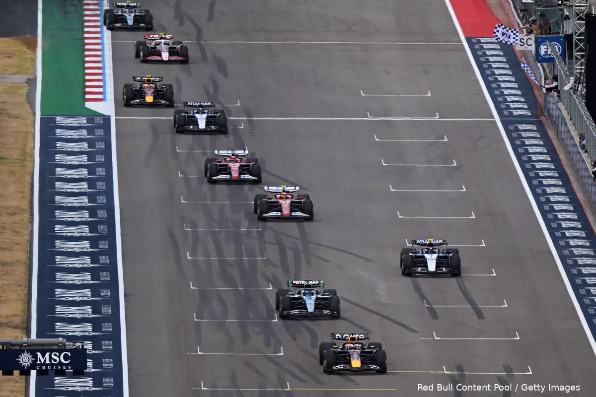 max-verstappen-george-russell-carlos-sainz-red-bull-mercedes-williams-austin-zaterdag (6)
