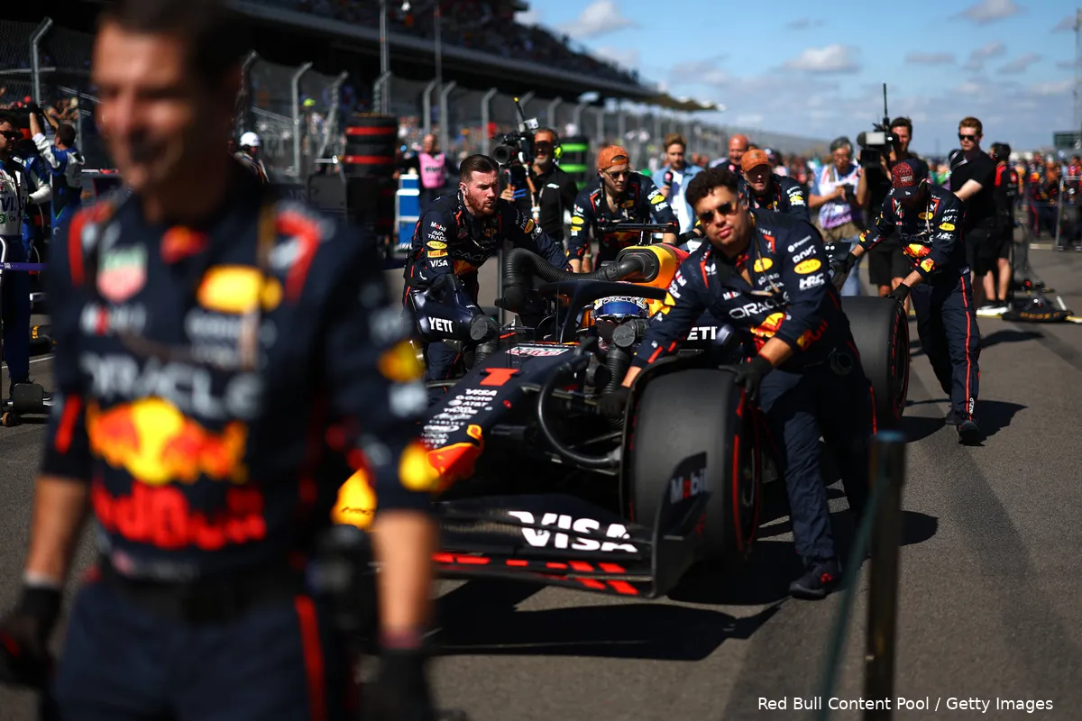 max-verstappen-red-bull-racing-cota-2025-rb21-12