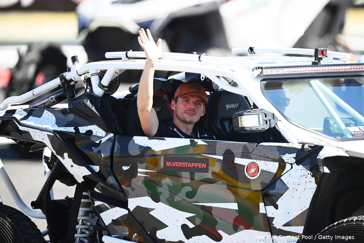 max-verstappen-red-bull-racing-drivers-parade-cota