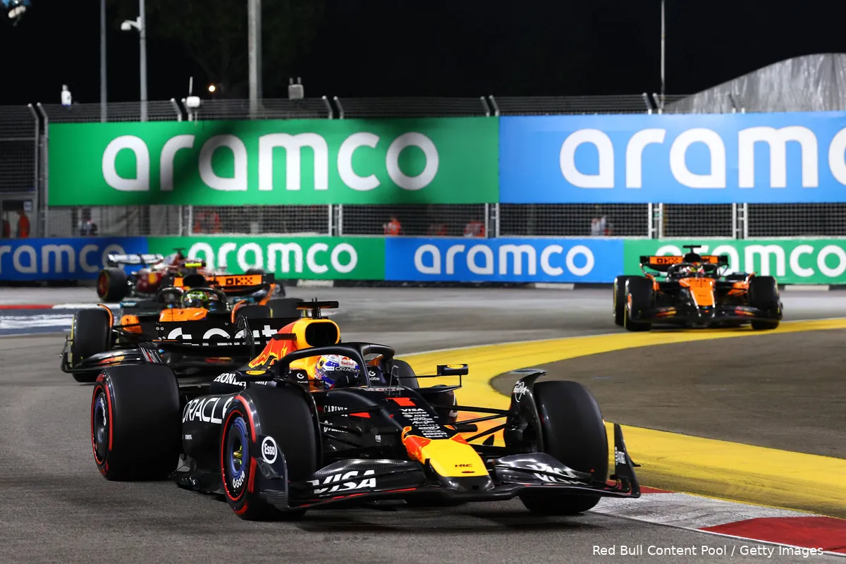 max-verstappen-singapore-race-2025-red-bull-racing-lando-norris-oscar-piastri-start