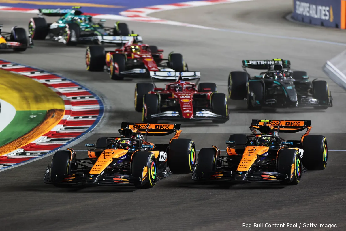 oscar-piastri-singapore-mclaren-racedag-2025-start-incident-norris