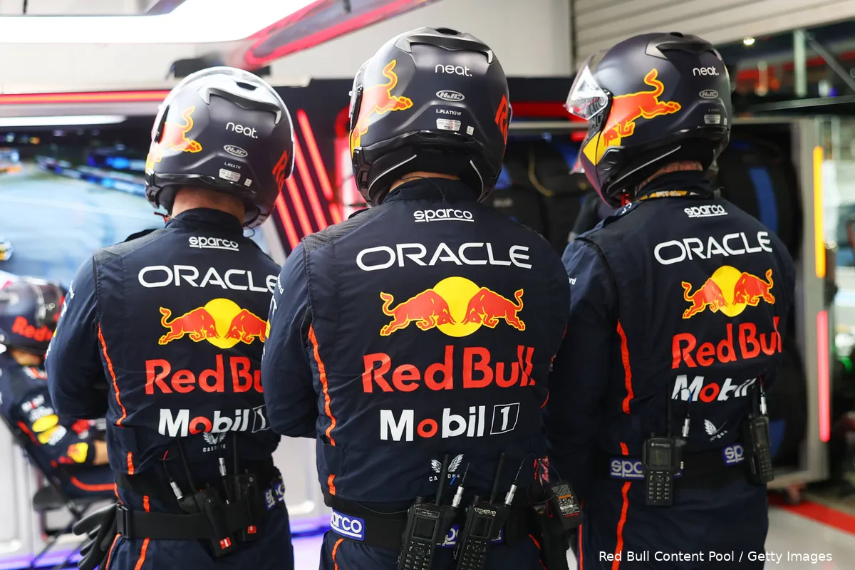 red-bull-crew-singapore-2025-pitbox