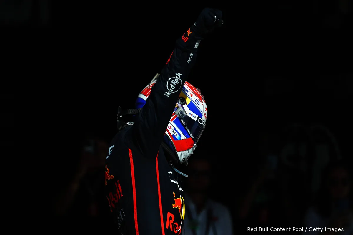 Verstappen-juichen-Red Bull-Cota-1