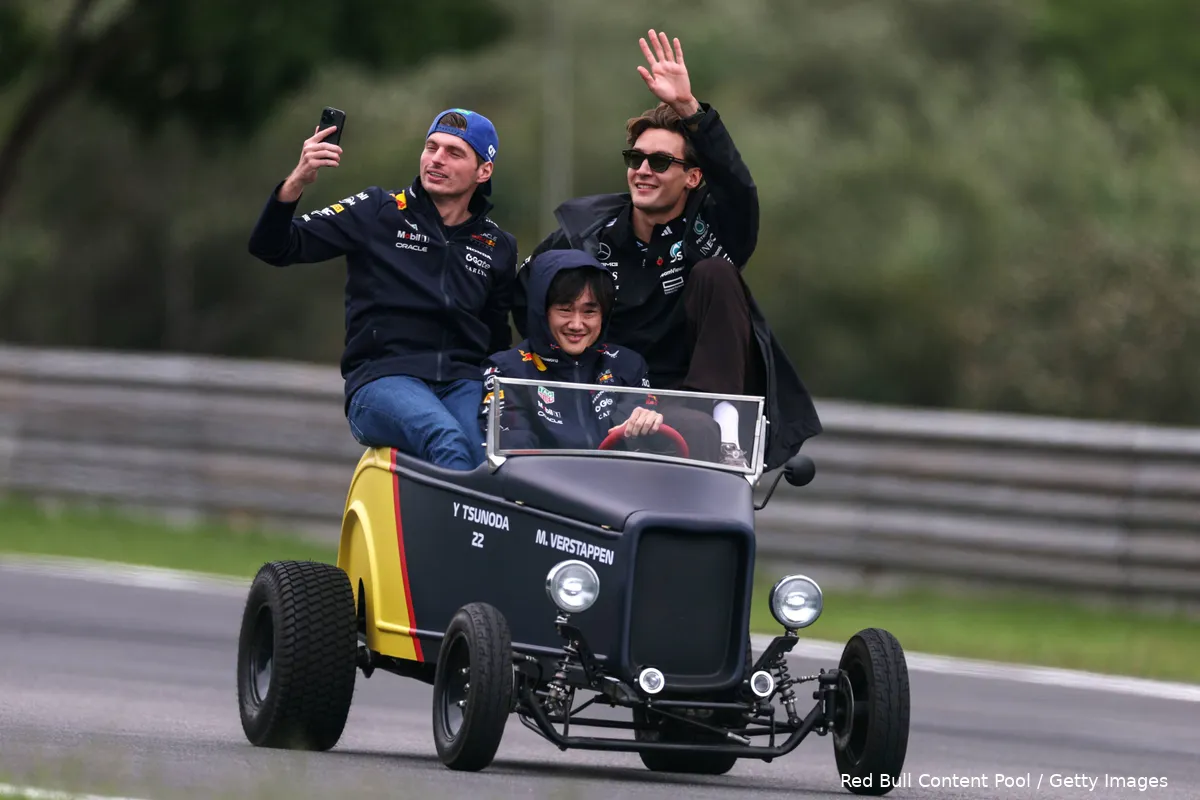 max-verstappen-yuki-tsunoda-red-bull-racing-george-russell-mercedes-sao-paulo-2025-zondag-drivers-parade
