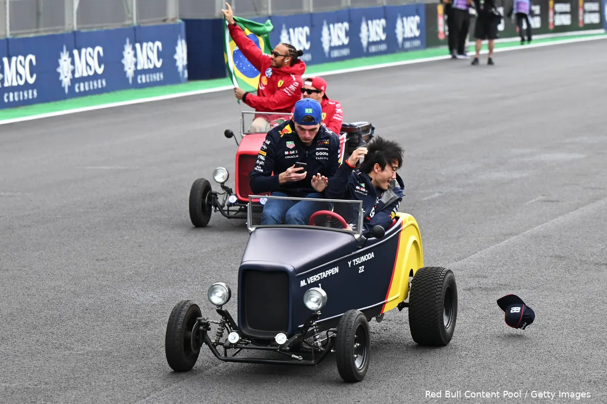 max-verstappen-yuki-tsunoda-red-bull-racing-sao-paulo-2025-zondag-drivers-parade
