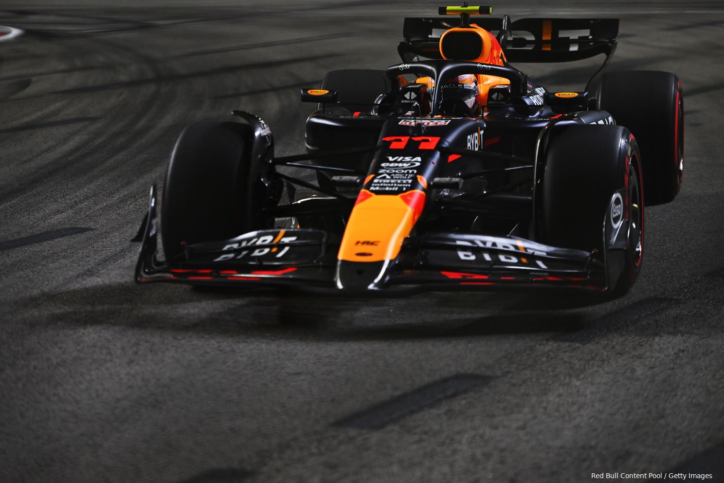 Pérez laat Verstappen in de steek vooraan: 'Ik was nogal verrast'