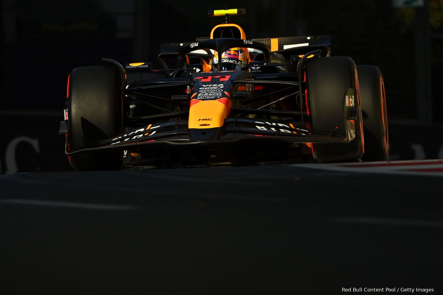 sergio perez red bull racing pitstop azerbeidzjan rb20 1 mooi 12