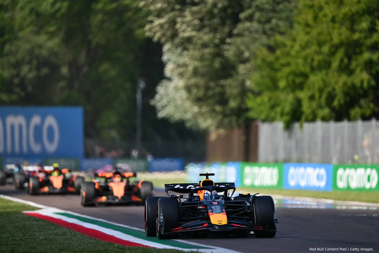 max verstappen rb21 red bull racing emilia romagna 2025 zondag race leiding oscar piastri lando norris mclaren