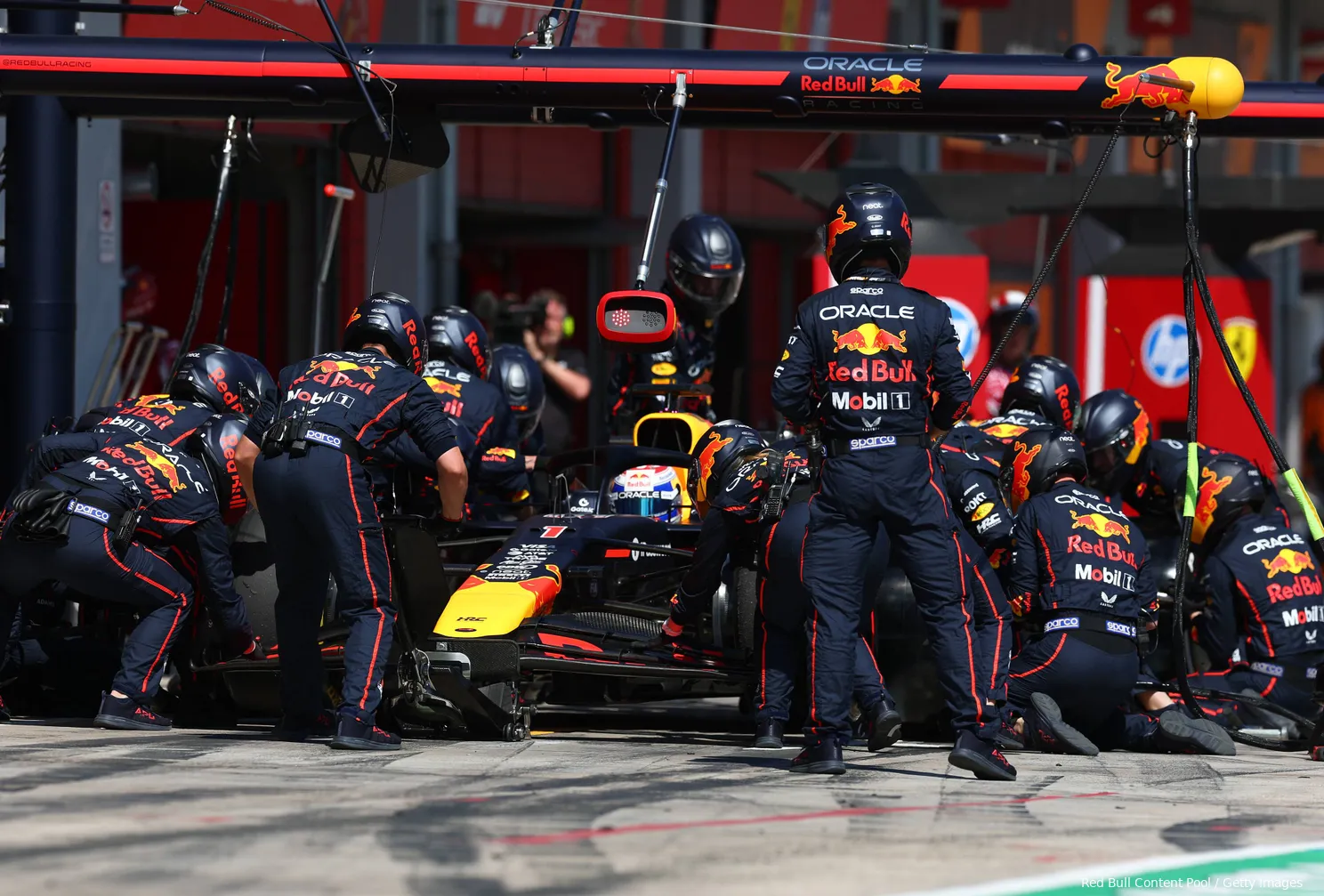 'Nieuwe regel biedt mogelijk uitkomst voor Verstappen, kan kussen thuislaten'