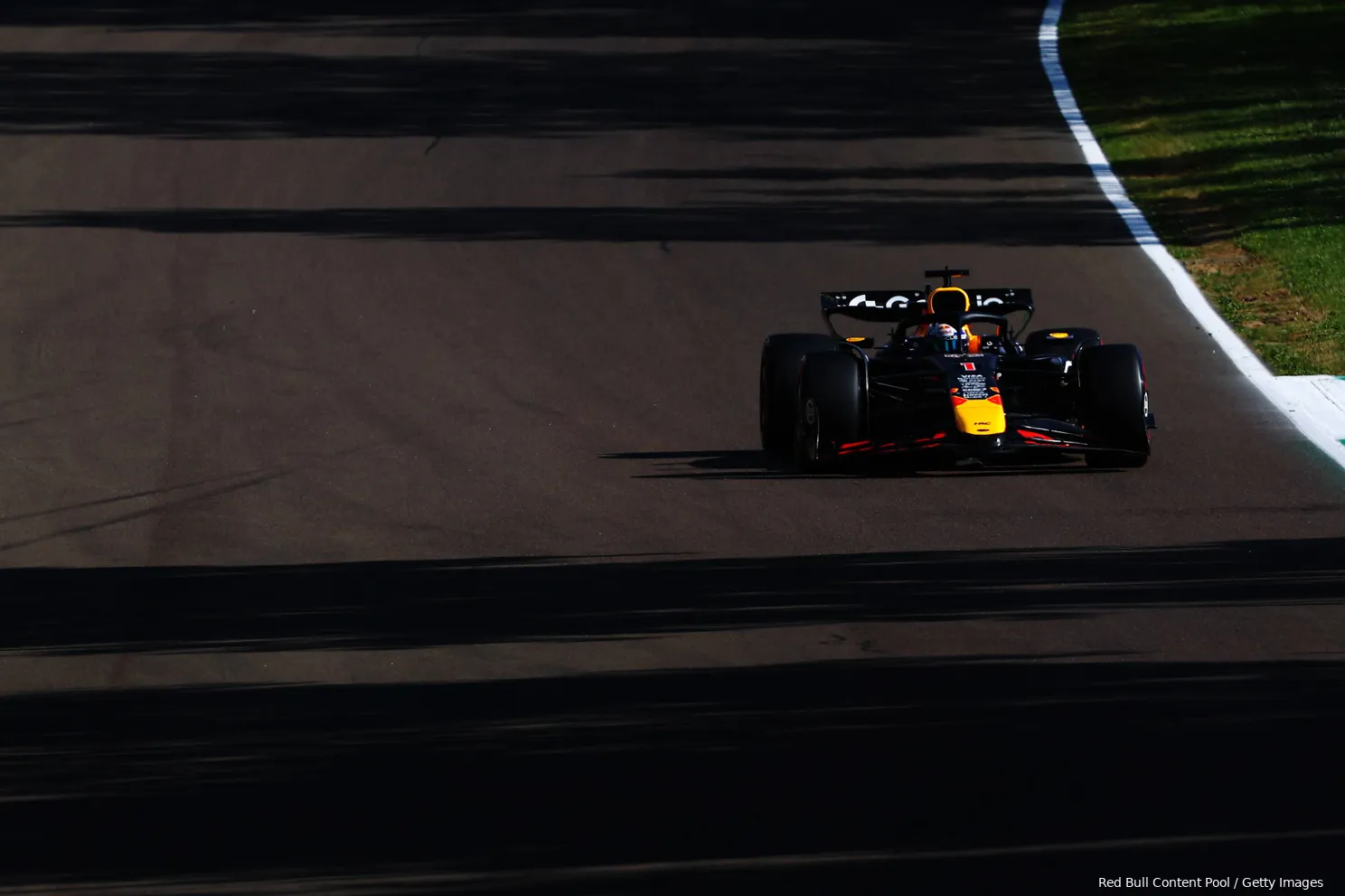 Verstappen gebruikt ChatGPT om foefje van McLaren te ontleden: 'Ze zijn heel slim bezig'