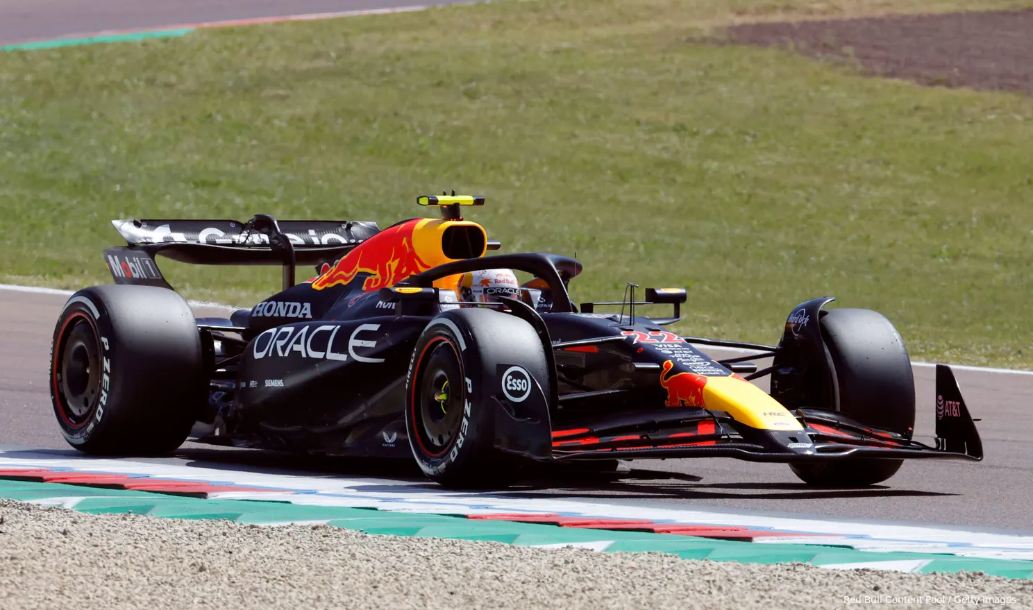 De race van Verstappen | Verstappen en Lambiase als vanouds: 'Niet de held uit gaan hangen nu'
