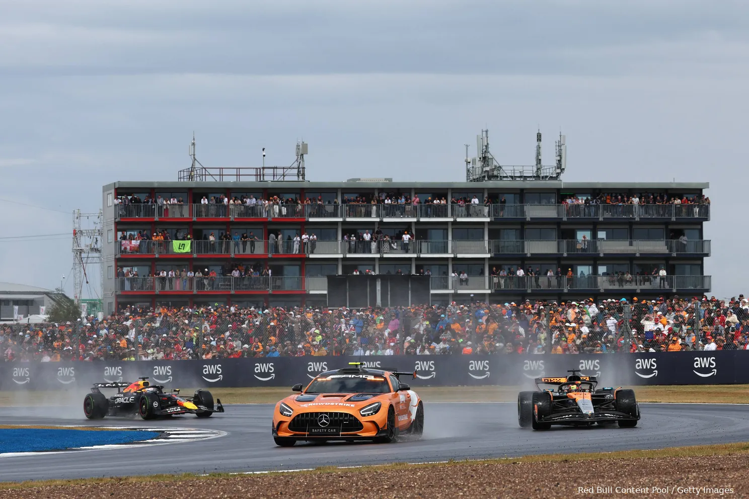 max verstappen red bull racing oscar piastri mclaren 2025 silverstone groot brittannie zondag race safety car