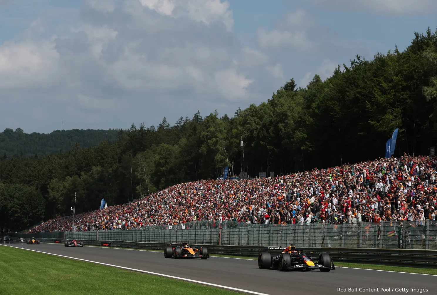 verstappen-piastri-red-bull-mclaren-spa-sprintrace-6
