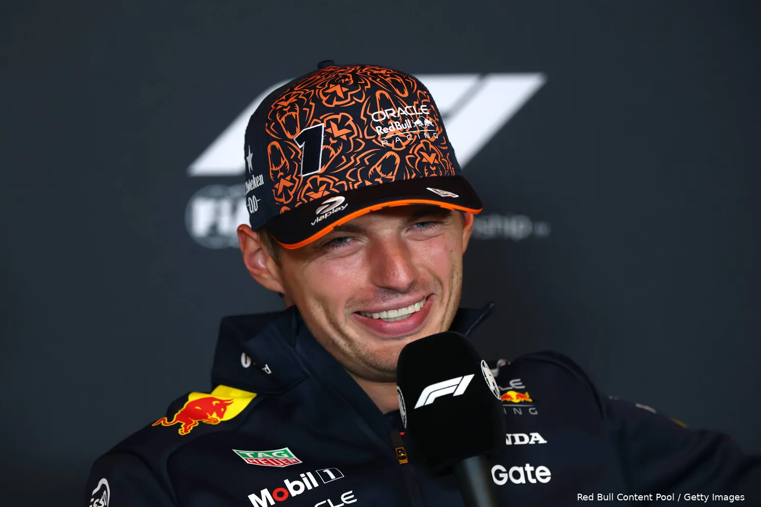 max-verstappen-red-bull-racing-donderdag-zandvoort-nederland-2025-17-lach