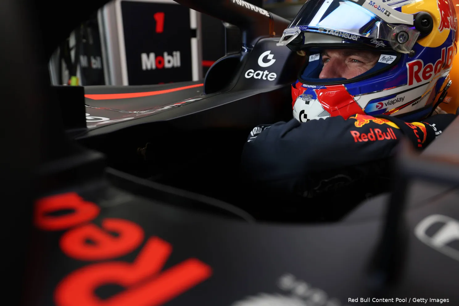 max-verstappen-bakoe-azerbeidzjan-vrijdag-2025-1-red-bull-racing-rb21-12-helm