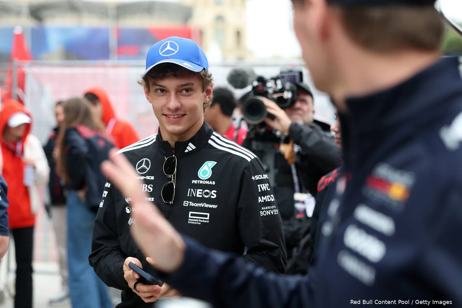max-verstappen-red-bull-bakoe-2025-1-kimi-antonelli
