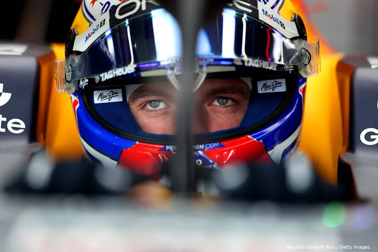 max-verstappen-red-bull-bakoe-2025-11-helm