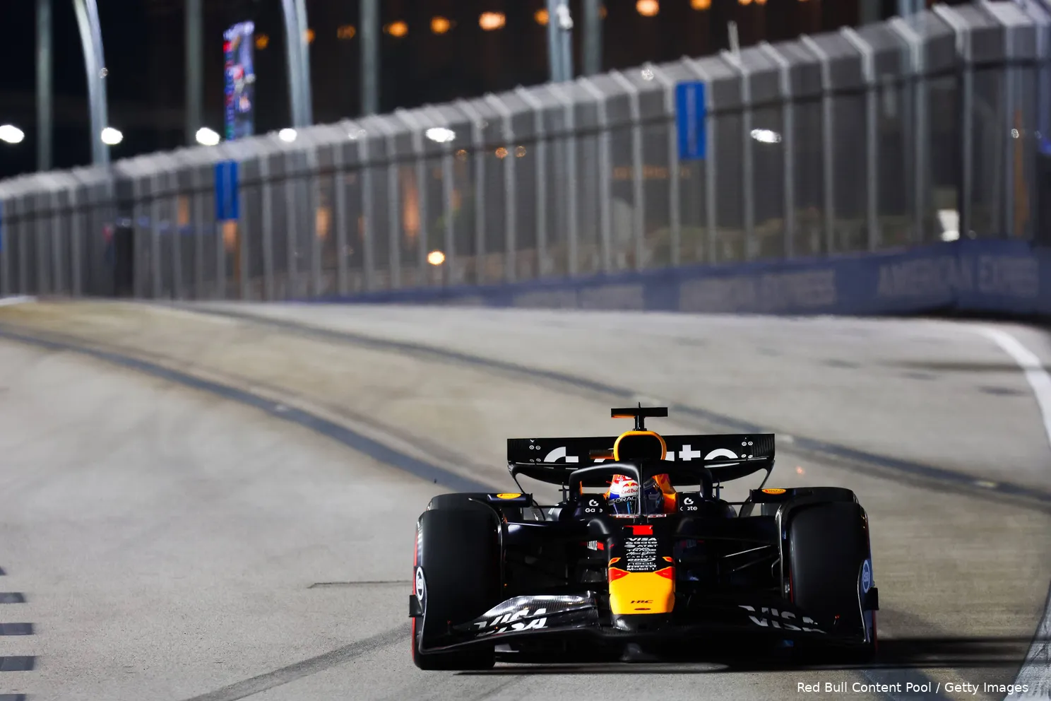 max-verstappen-rb21-red-bull-racing-vrijdag-singapore-2025-1