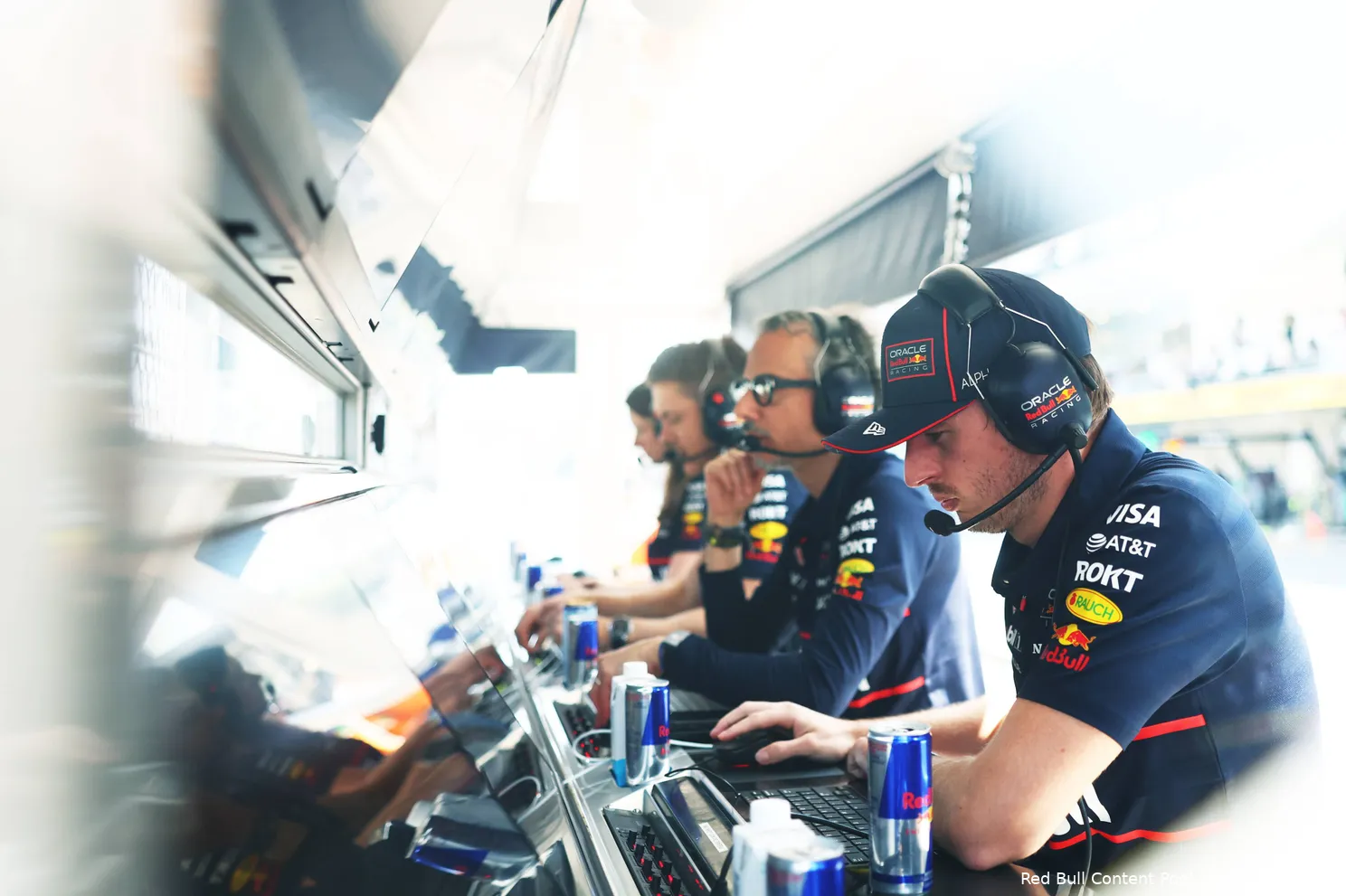 max-verstappen-red-bull-racing-mexico-2025-vt1-1-pitmuur-1-laurent-mekies-3