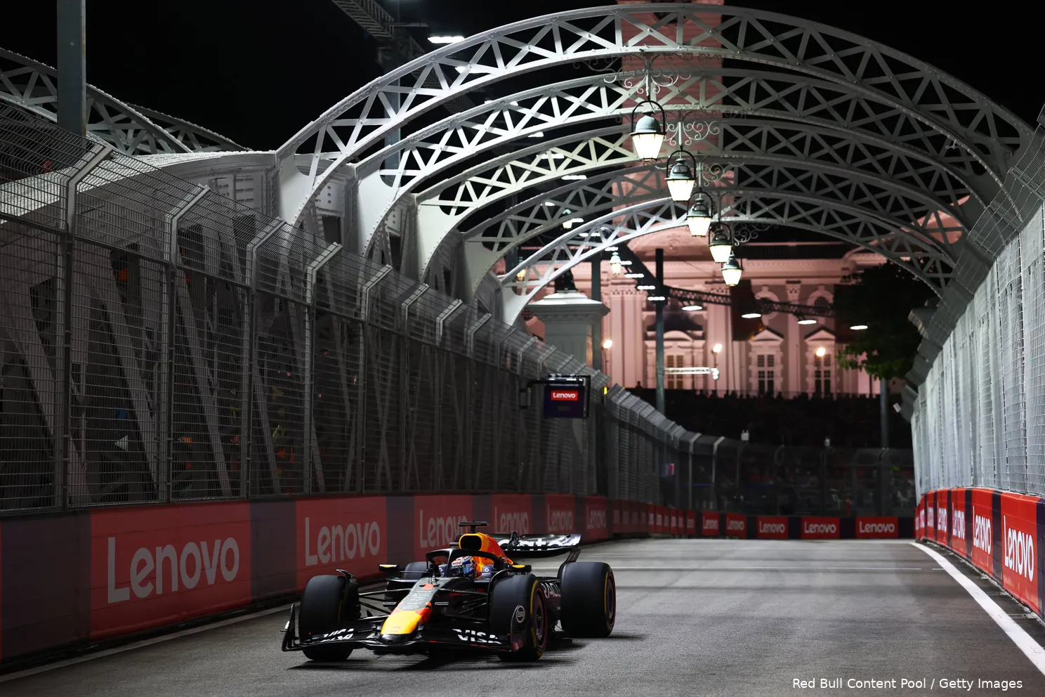 max-verstappen-red-bull-racing-rb21-singapore-vrijdag-117