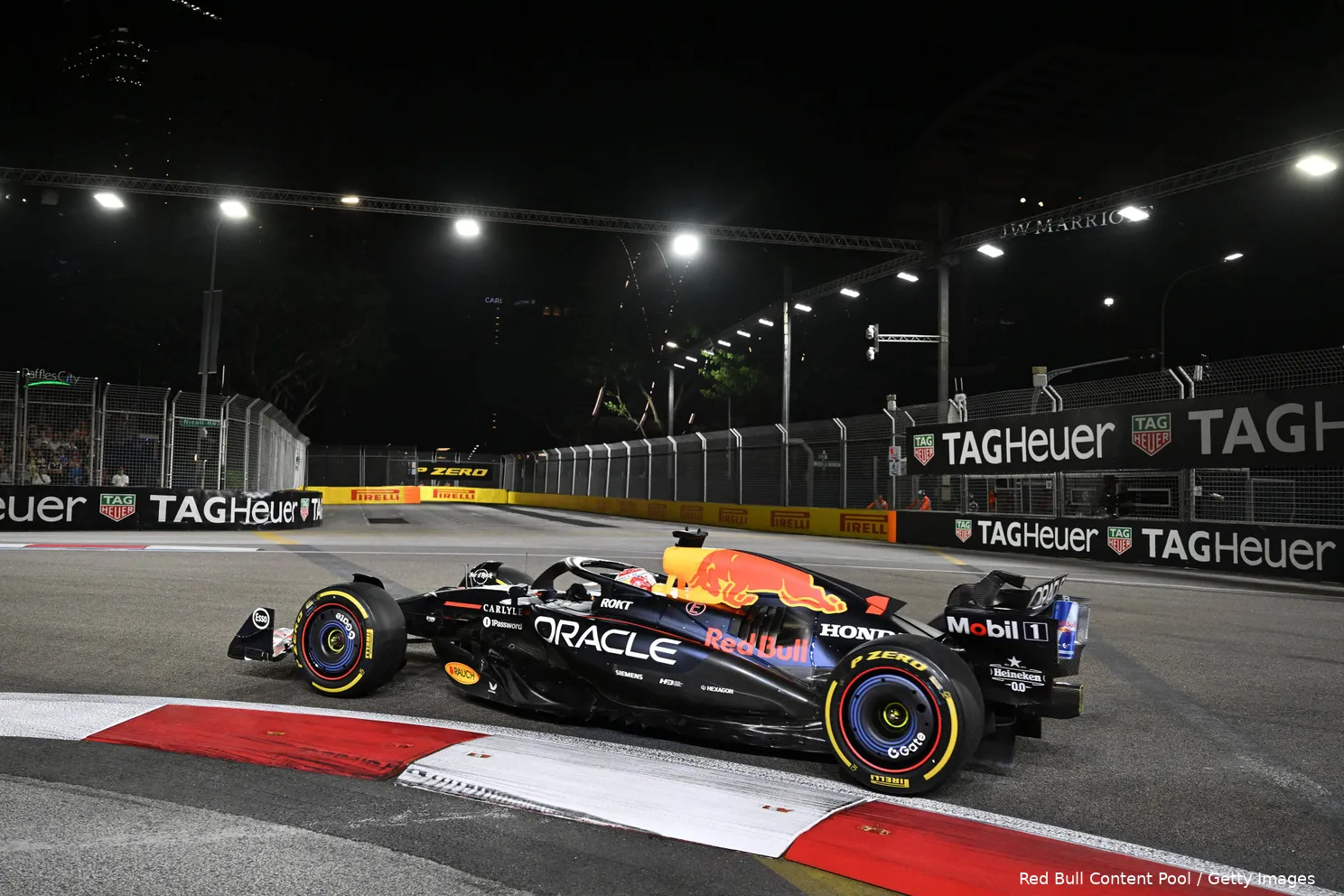 max-verstappen-red-bull-racing-rb21-singapore-vrijdag-118