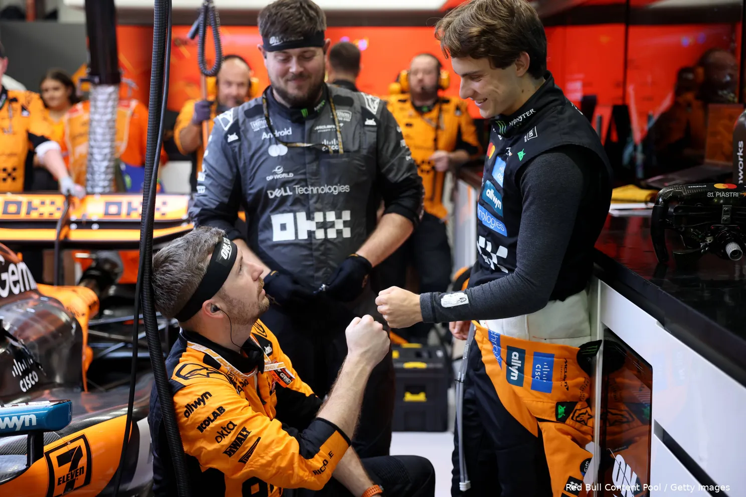 oscar-piastri-singapore-mclaren-racedag-2025