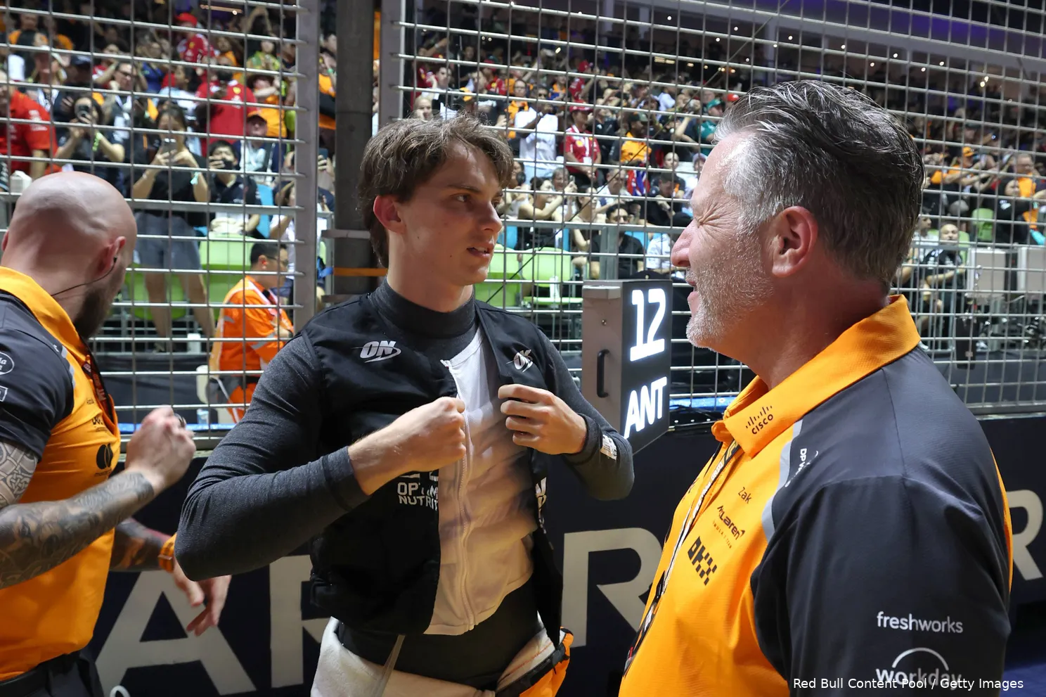 oscar-piastri-zak-brown-pre-grid-race-singapore-mclaren