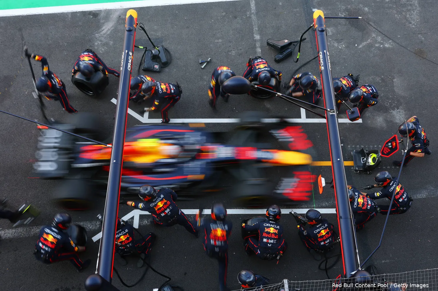 Red Bull-Verstappen-Mexico-race-1-pitstop