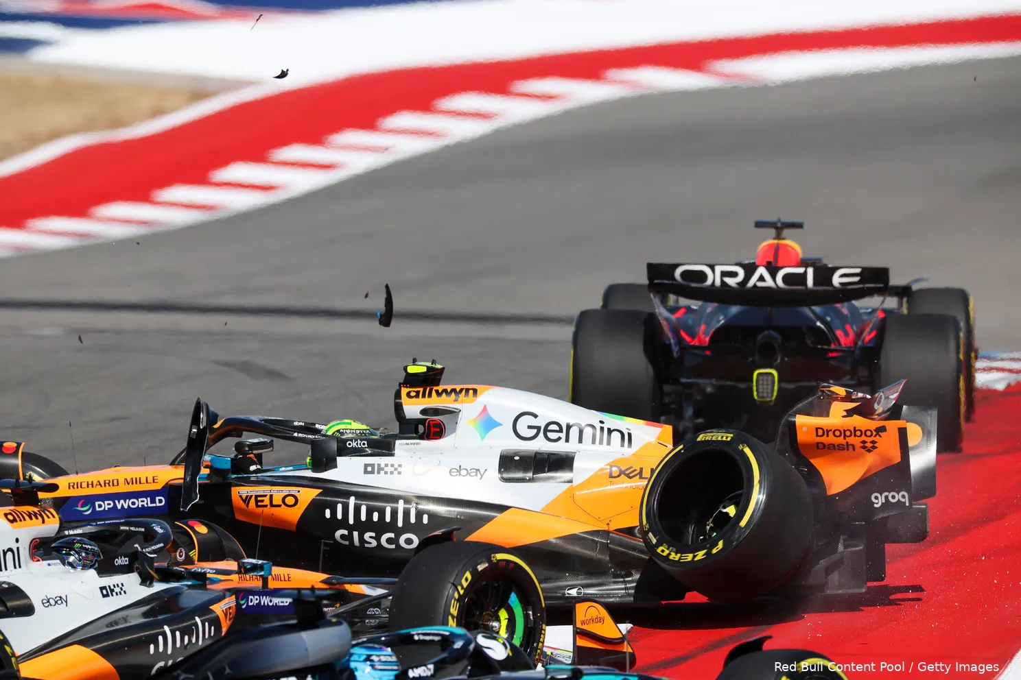 start-sprintrace-cota-mclaren-crash-lando-norris-oscar-piastri-nico-hulkenberg-max-verstappen-12
