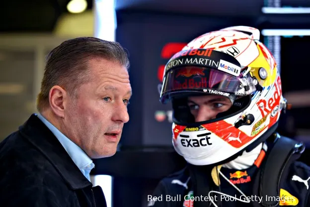 Verstappen voorspelt spannend seizoen: 'Red Bull ligt niet te slapen'
