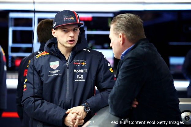 F1 Kijktip | Jakhals bezoekt twaalfjarige Verstappen in kartfabriek