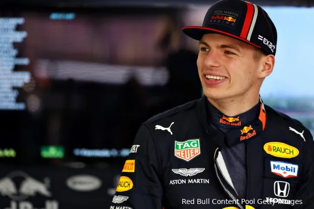 Goedgemutste Verstappen loopt binnen bij Sky-voorbeschouwing: 'Ik hoop dat ik niet stoor'