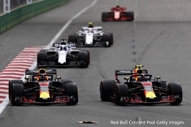 Horner bestrafte Verstappen en Ricciardo na crash: 'Dat vonden ze het ergste van alles'