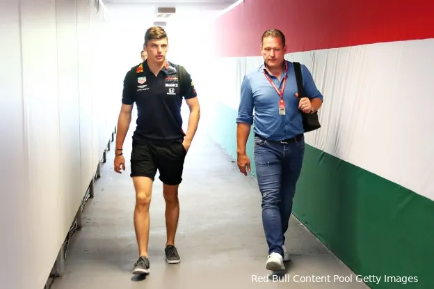 Verstappen: 'De brandstoftank is dan niet groot genoeg om de hele tijd voluit te gaan'