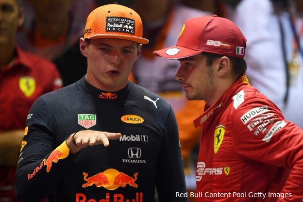 Leclerc ziet Verstappen als favoriet: 'Er is een wisseling van de wacht gaande'