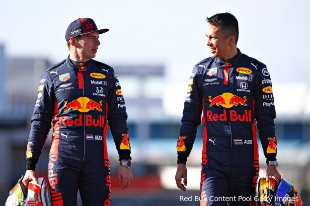 Doornbos ziet Albon bij Red Bull blijven: 'Bij nog een podium is het stoeltje van hem'