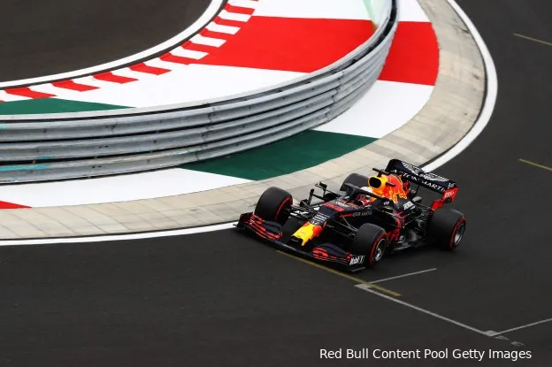 Hughes over reparaties bij Verstappen: 'Ze hadden simpelweg geen tijd meer'