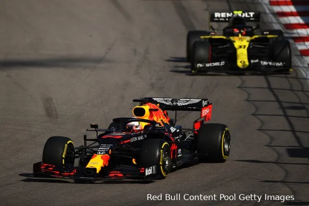 Ricciardo vergelijkt Ocon met Verstappen: 'Een jonge, hongerige coureur die eraan komt'
