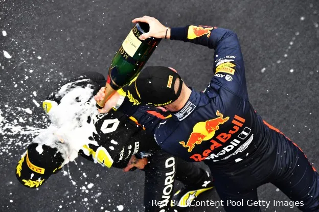 Ricciardo: 'Iedereen zegt dat Verstappen een van de beste karters ooit was'