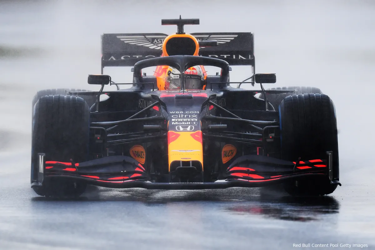 Verstappen over inhaalpoging Perez: 'Het is niet zo dat ik daar te gretig was'