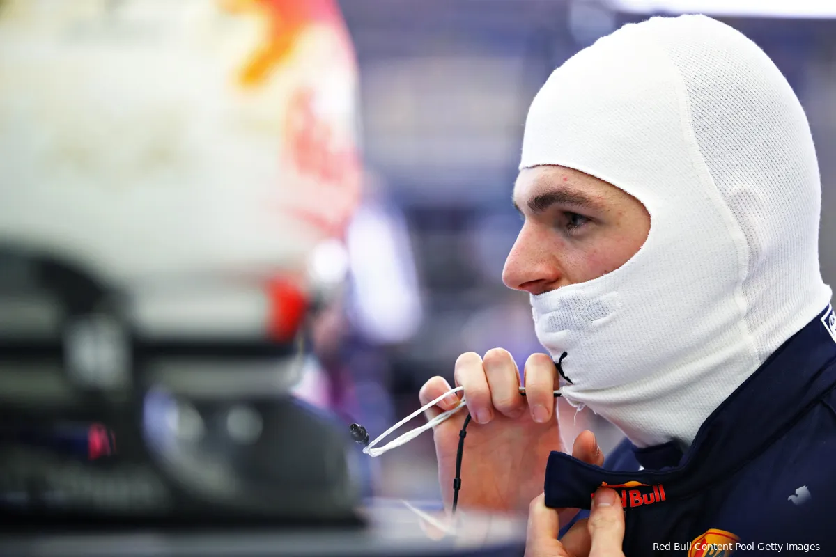 Verstappen raakte DHL-bord tijdens GP Bahrein: 'Controleer mijn voorvleugel!'