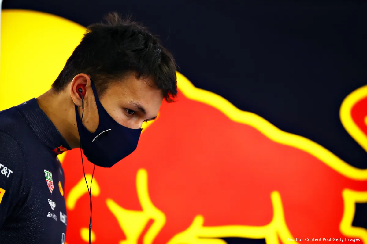 Albon reageert op Red Bull-exit: 'Ik zal niet liegen, dit doet pijn'