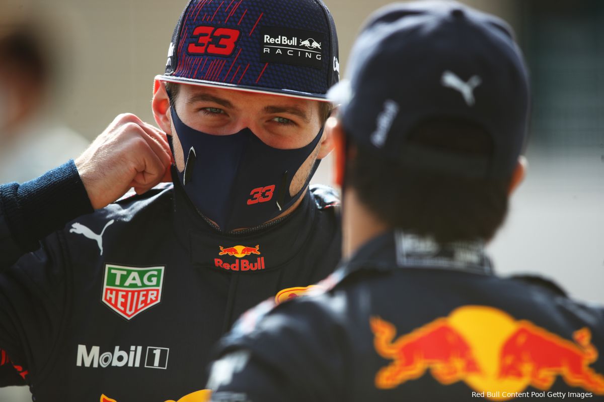 Verstappen niet overtuigd: 'Mercedes probeert Red Bull in de favorietenrol te drukken'
