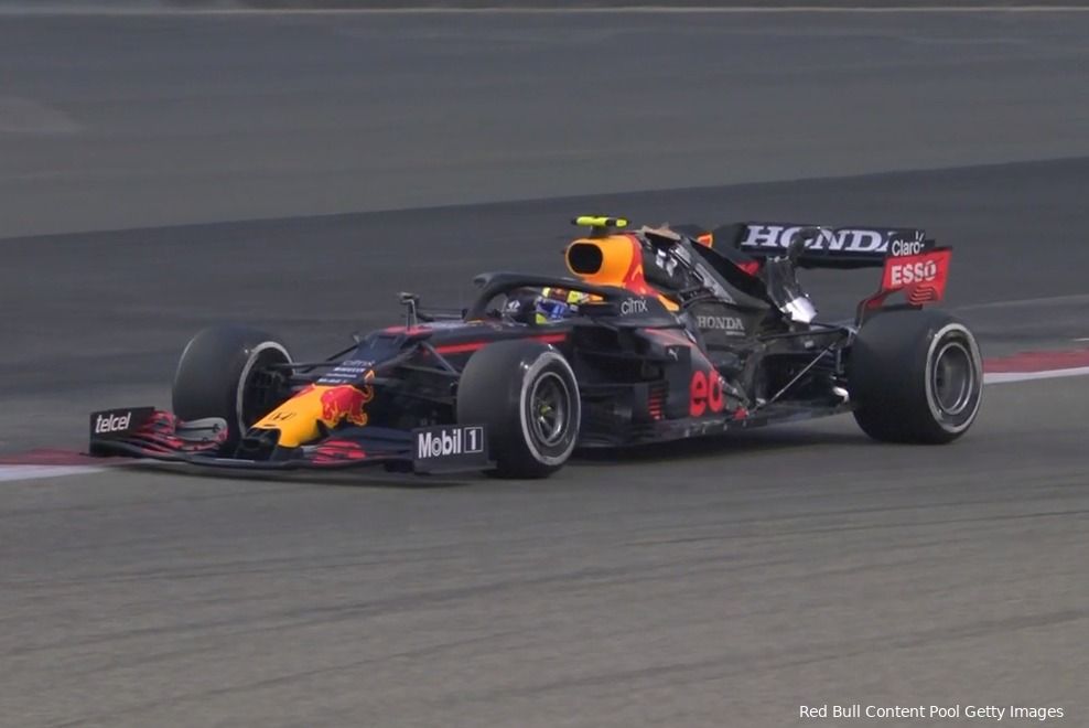 Video | Engine cover vliegt weg van Red Bull van Pérez