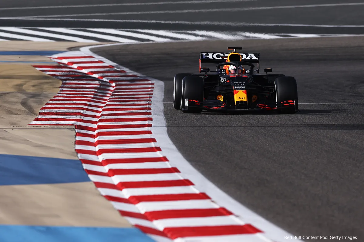 Brundle: 'Verstappen speelde het zeer listig bij de safety car-herstart'