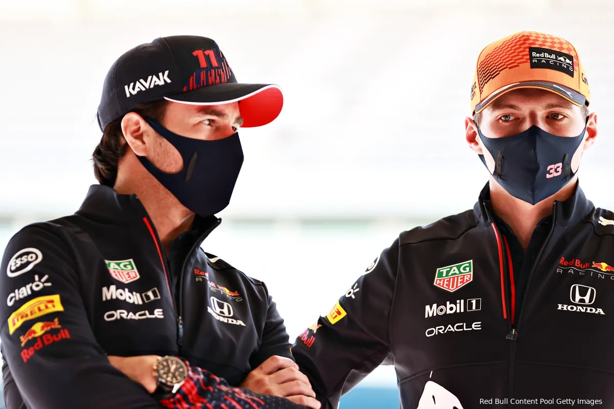 Verstappen helpt Pérez: 'Hij vertelt me hoe ik het meeste uit de auto kan halen'