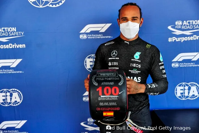 Hamilton doet gehele Formule 1-grid verbleken met polepositions-record