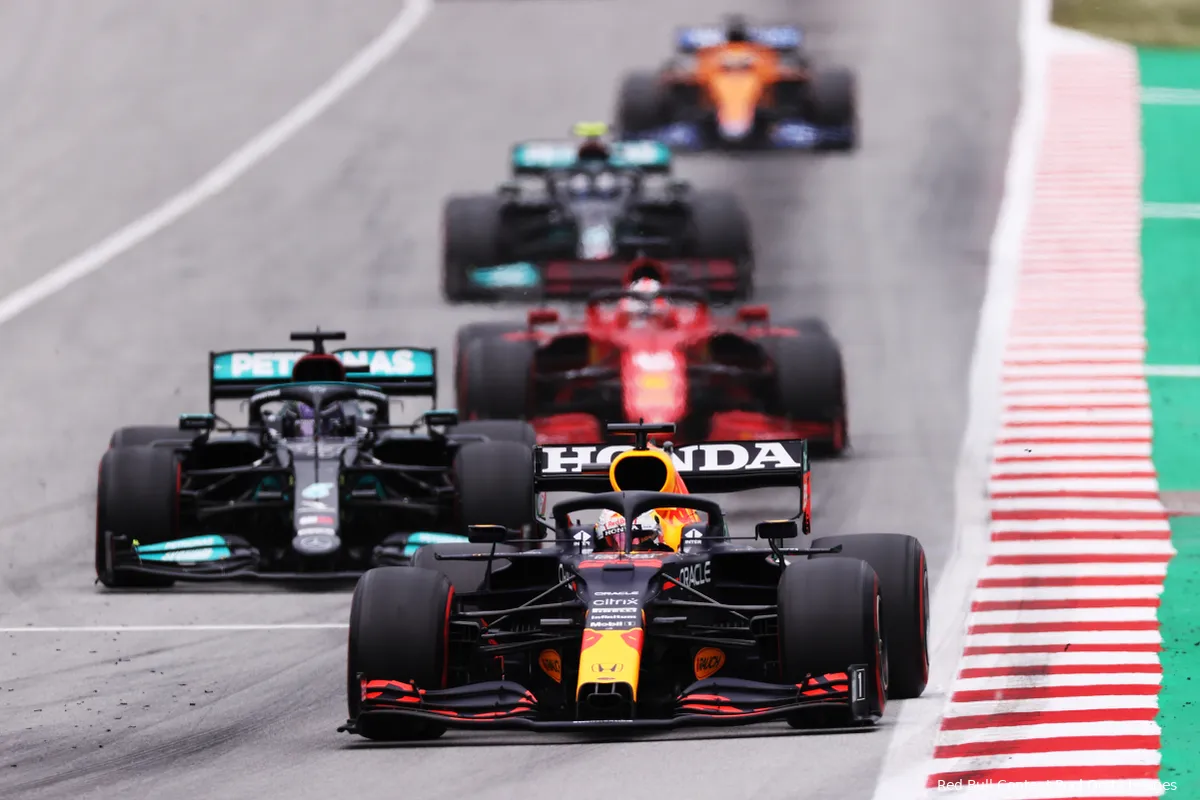Manager Verstappen wil Max en Hamilton in één team zien: 'Dan weet ik wel wat de uitkomst wordt'
