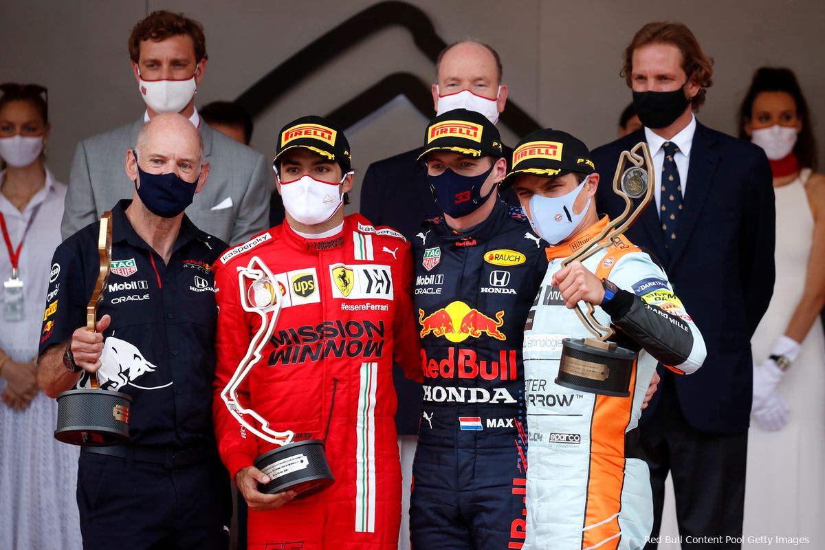 Sainz vond het leuk om podium te delen met Verstappen: 'Hij heeft alleen meer podiums dan ik'